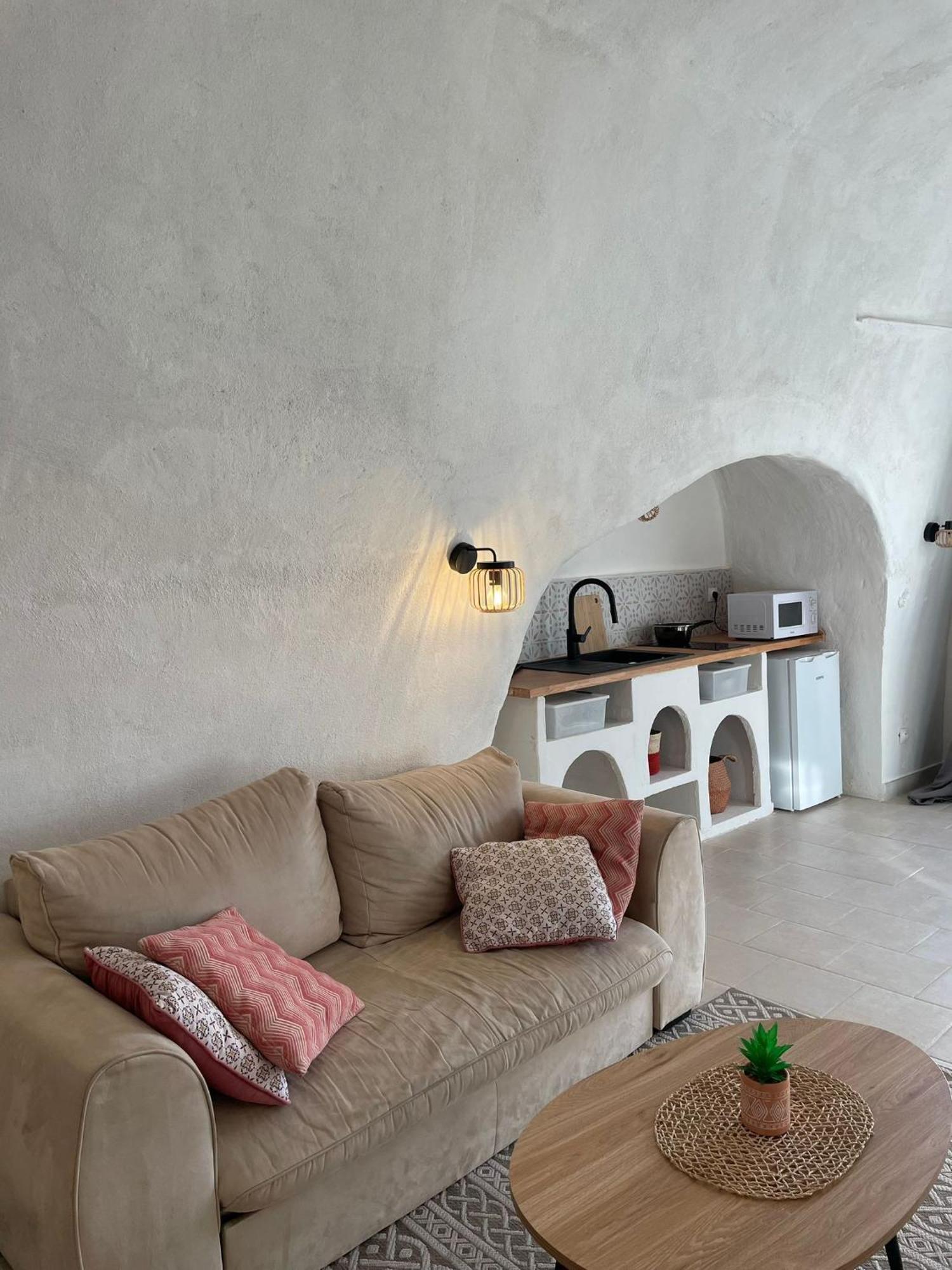 Holiday home Troglodyte Confort 42 Min Tgv Paris Naveil